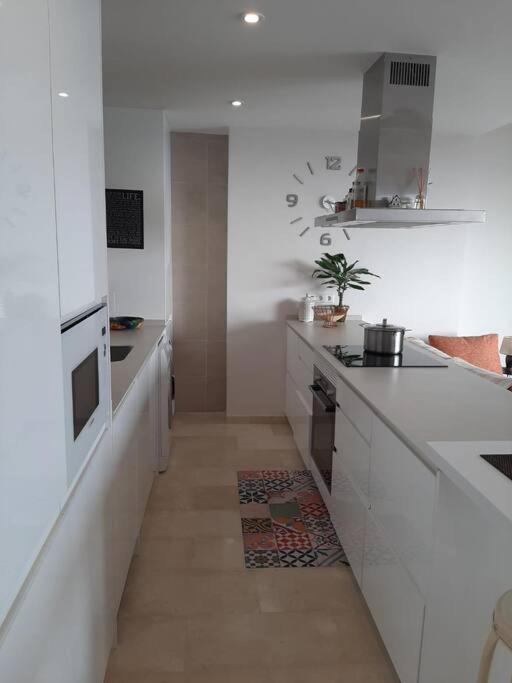 Top-Floor Beachfront Apartment With Parking, Pool, & Spacious Sea-View Balcony Вильяхойоса Экстерьер фото