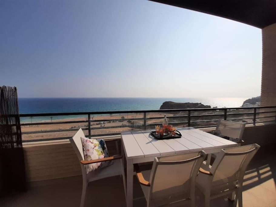 Top-Floor Beachfront Apartment With Parking, Pool, & Spacious Sea-View Balcony Вильяхойоса Экстерьер фото
