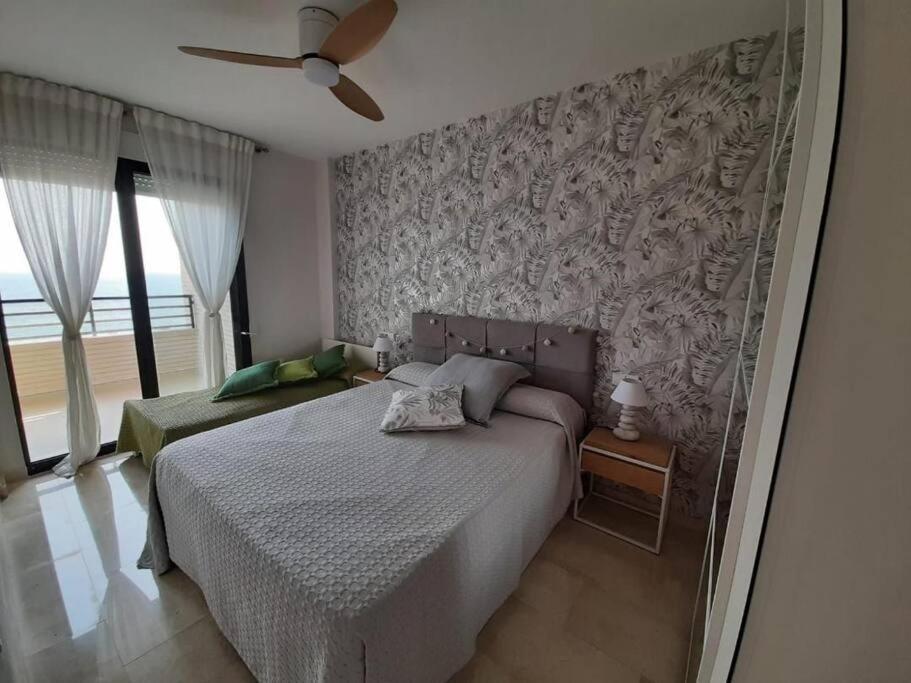 Top-Floor Beachfront Apartment With Parking, Pool, & Spacious Sea-View Balcony Вильяхойоса Экстерьер фото