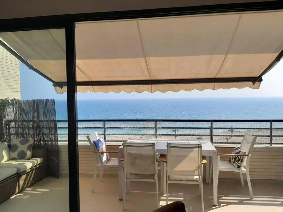 Top-Floor Beachfront Apartment With Parking, Pool, & Spacious Sea-View Balcony Вильяхойоса Экстерьер фото